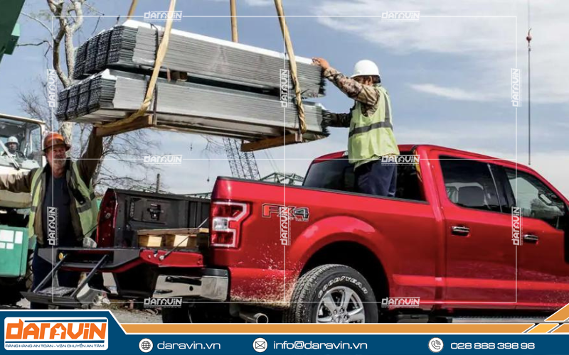 Kinh nghiệm chọn xe bán tải chở hàng cho công trình xây dựng