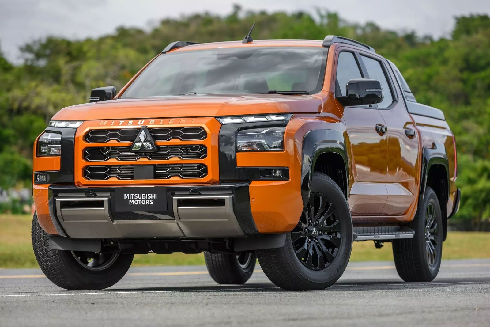 Giá xe bán tải Mitsubishi Triton 2024: Khuyến mãi lớn, lãi suất cực ưu đãi