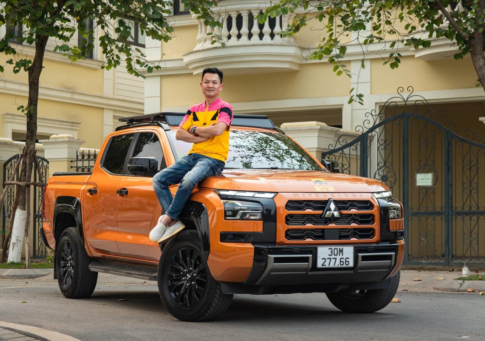 Chiều cao xe bán tải thích hợp mang lại trải nghiệm lái xe thoải mái trên đường quê.