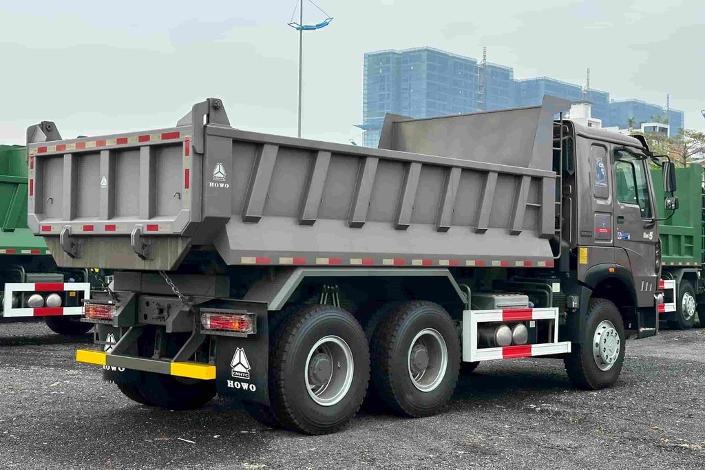 Tải trọng xe tải HOWO 3 chân cao nhất là bao nhiêu khối và bao nhiêu tấn