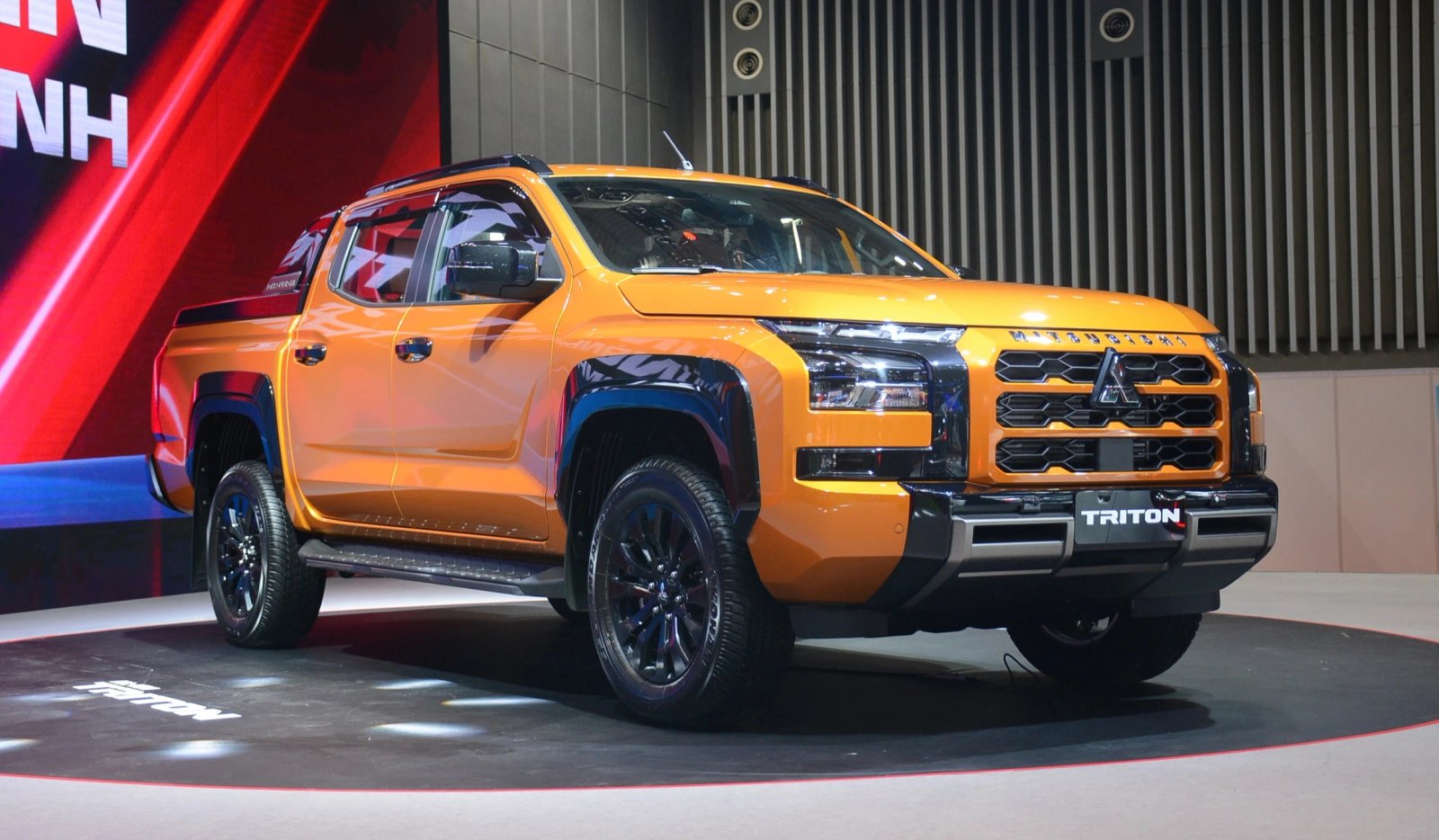 Xu Hướng Chọn Mua Xe Bán Tải Màu Cam Nóng Hổi 2025 || Màu Cam Độc Đáo Hút Mắt Đường Phố